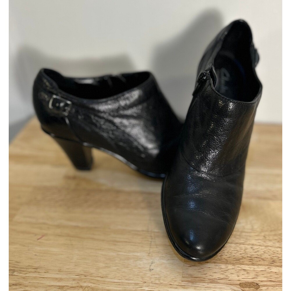 Clarks Bendables Low Ankle Boots Size 6.5 Black Side Zipper 86922 Leather Heels
